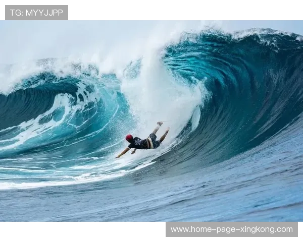 冲浪比赛 15 米巨浪惊险现场 冲浪比赛 15 米巨浪惊险现场