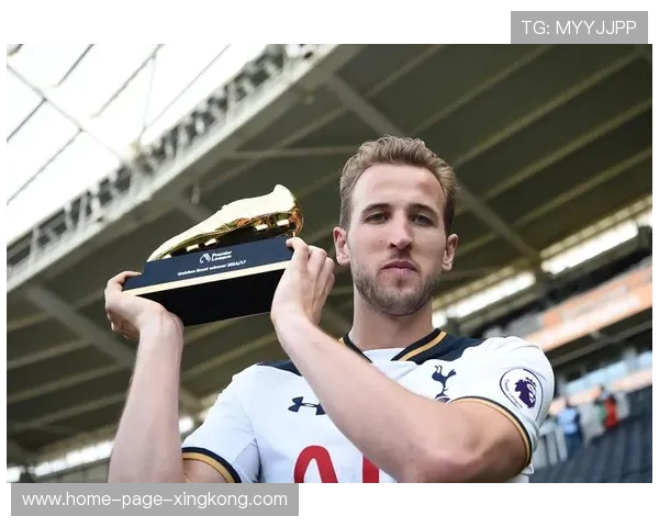 拜仁中路短传渗透精妙衔接,凯恩如中轴般运转——一场关于传控与统治力的进攻诗 拜仁中路短传渗透精妙衔接,凯恩如中轴般运转——一场关于传控与统治力的进攻诗