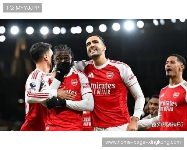 英超阿森纳锋线配合默契,防守端表现同样出色