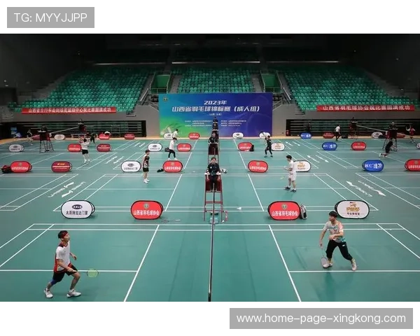 羽毛球双打战术换位形成高效得分链条