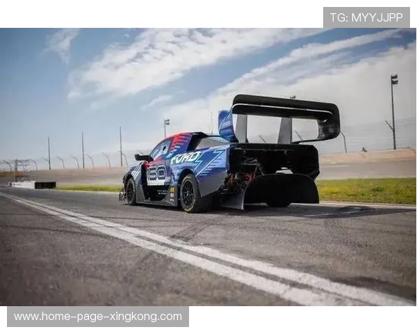 赛车爬山赛连续过弯极其惊险