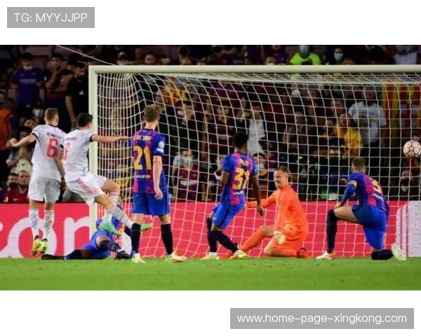 拜仁科曼从边线起速折返爆射成焦点